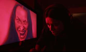 Undertone: Trailer představuje horor, co děsí skoro výhradně skrze zvuk | Fandíme filmu