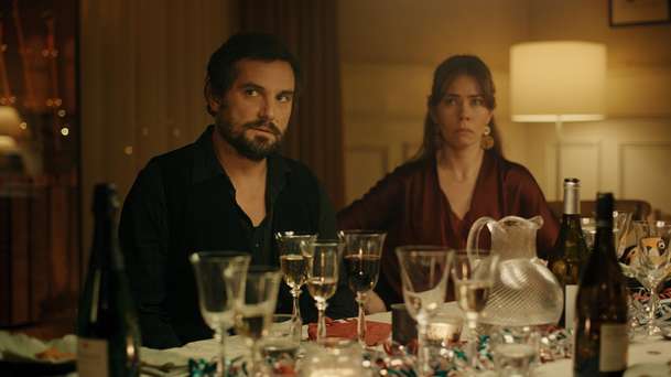 Na nové začátky!: Silvestrovský večírek v nové bláznivé komedii se řádně zvrtne | Fandíme filmu