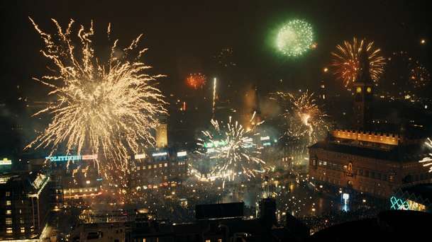 Na nové začátky!: Silvestrovský večírek v nové bláznivé komedii se řádně zvrtne | Fandíme filmu