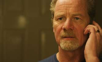 Herec Peter Mullan byl napaden, když bránil ohroženou ženu | Fandíme filmu