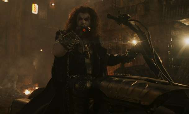 Jason Momoa se představuje v novém teaseru jako antihrdina Lobo | Fandíme filmu