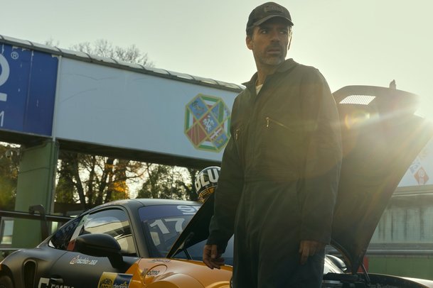 Motorvalley: Netflix přináší novinku milovníkům závodů a honiček | Fandíme serialům