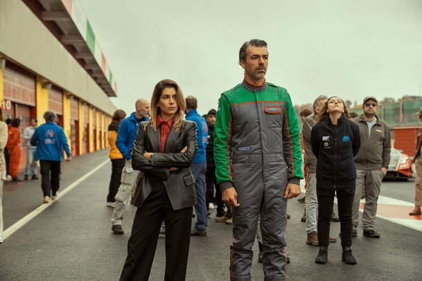 Motorvalley: Netflix přináší novinku milovníkům závodů a honiček | Fandíme serialům