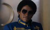 Michael: Jaafar Jackson v novém videu předvádí, jak se převtělil v hudební ikonu | Fandíme filmu
