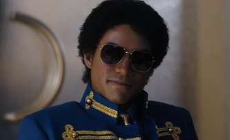 Michael: Jaafar Jackson v novém videu předvádí, jak se převtělil v hudební ikonu | Fandíme filmu