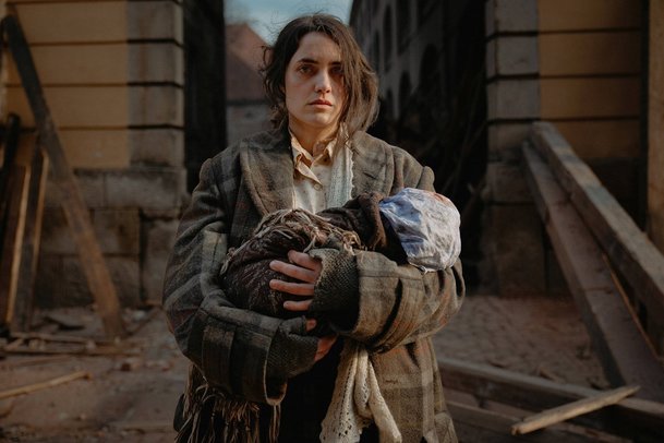 Gerta Schnirch: Dcera nacisty a Češky krutě platí za hříchy, které nespáchala | Fandíme serialům