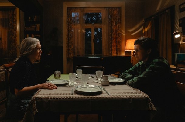 Gerta Schnirch: Dcera nacisty a Češky krutě platí za hříchy, které nespáchala | Fandíme serialům