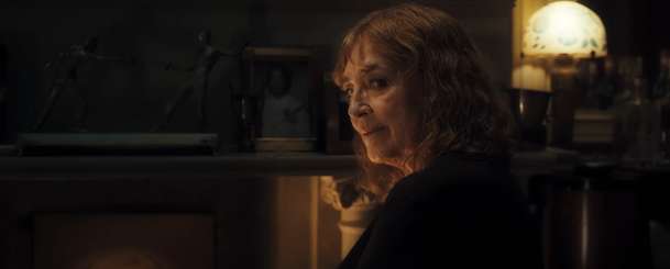 Crazy Old Lady: Senilní stařenka mučí muže, o němž si mylně myslí, že jí ublížil | Fandíme filmu