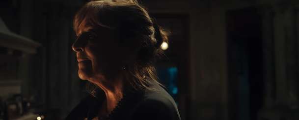 Crazy Old Lady: Senilní stařenka mučí muže, o němž si mylně myslí, že jí ublížil | Fandíme filmu