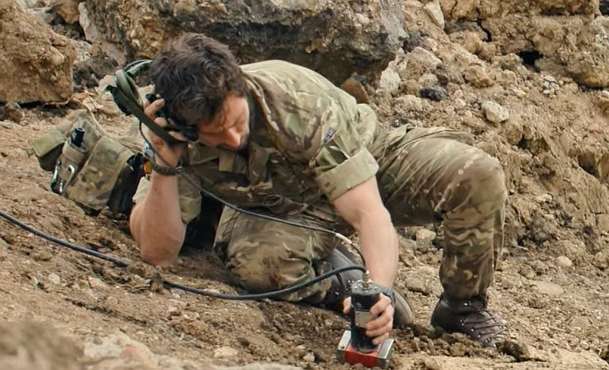 Fuze: Uprostřed Londýna tiká bomba, ale skutečný příběh se odehrává úplně jinde | Fandíme filmu