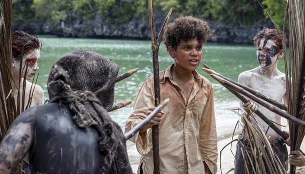 Pán much: Kluci ztroskotají a utvoří drsnou primitivní společnost | Fandíme serialům