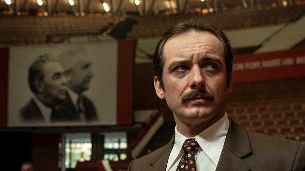 Olověné děti: Nenápadná žena na Netflixu stane v čele marného boje proti obřím hutím | Fandíme serialům