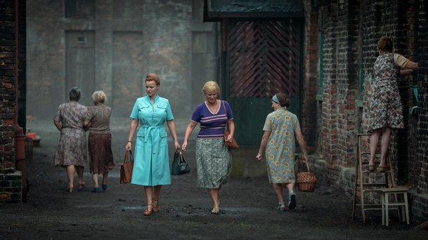 Olověné děti: Nenápadná žena na Netflixu stane v čele marného boje proti obřím hutím | Fandíme serialům