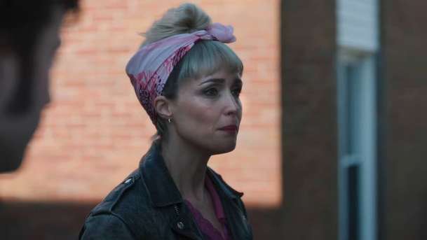 Tow, aneb vítejte v kapitalismu: Ženě ukradli auto a ještě za to musí zaplatit | Fandíme filmu