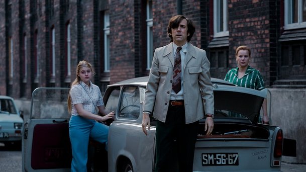 Olověné děti: Nenápadná žena na Netflixu stane v čele marného boje proti obřím hutím | Fandíme serialům