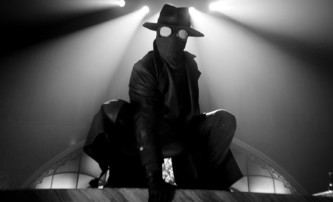 Spider-Noir: Trailery představují Nicolase Cage jako vyšinutého retro Spider-Mana | Fandíme seriálům