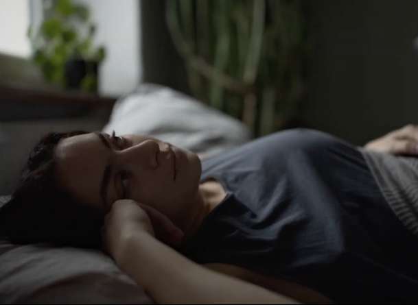 Erupcja: Charli XCX hledá lásku na středoevropském sídlišti | Fandíme filmu