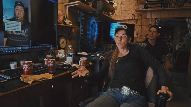 Sousedi: HBO přináší přehlídku skutečných bizarních sousedských sporů | Fandíme serialům