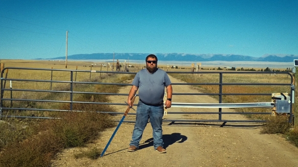 Sousedi: HBO přináší přehlídku skutečných bizarních sousedských sporů | Fandíme serialům