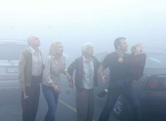 Mlha: Klasický horor o hrůze z mléčného oblaku čeká nové zpracování | Fandíme filmu