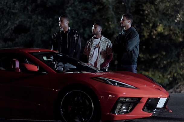 The Gates: Zesnulý James Van Der Beek jako zabiják ve své poslední roli | Fandíme filmu