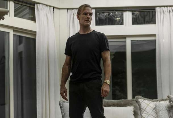 The Gates: Zesnulý James Van Der Beek jako zabiják ve své poslední roli | Fandíme filmu