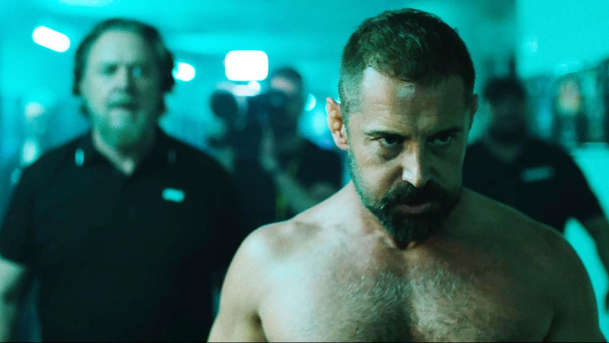 Beast: Russell Crowe trénuje MMA zabijáka v novém traileru | Fandíme filmu