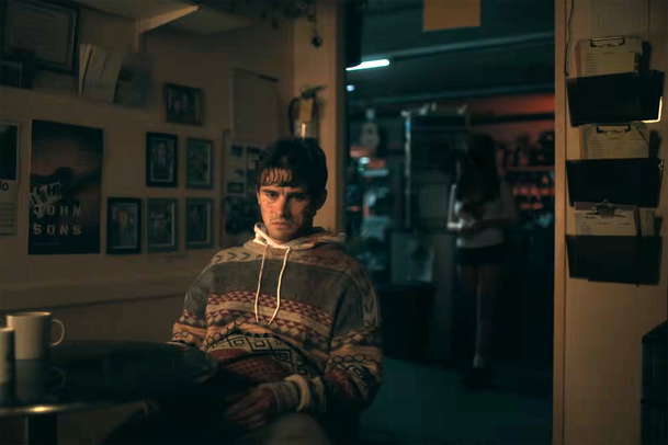 Posedlost: Nový horor dovede „lásku až za hrob“ do děsivě doslovné podoby | Fandíme filmu