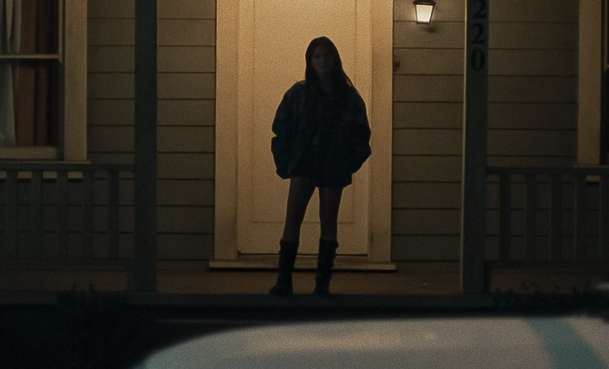 Posedlost: Nový horor dovede „lásku až za hrob“ do děsivě doslovné podoby | Fandíme filmu