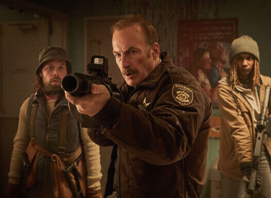 Normal: Nový trailer láká do městečka, kde mají víc zbraní než Vatikán křížů | Fandíme filmu