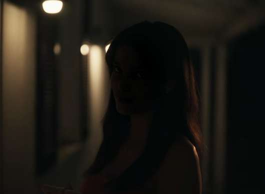 Posedlost: Nový horor dovede „lásku až za hrob“ do děsivě doslovné podoby | Fandíme filmu