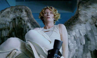 Angel Down: Mezi zákopy první světové války najdou vojáci padlého anděla | Fandíme filmu