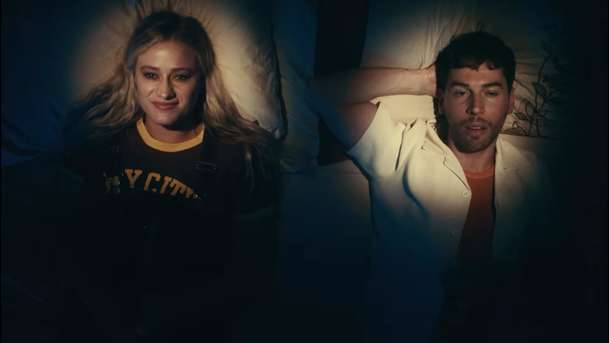 Šahej na mě: Mimozemšťan z bláznivé sci-fi komedie laská lidi svým chapadélkem | Fandíme filmu