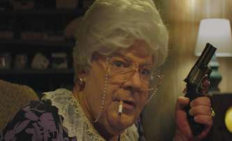 Vo**ustej mi synka!: Hororová komedie s ultra-sprostým názvem míří do kin | Fandíme filmu