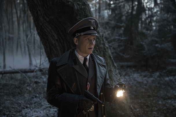 Play Dead: Voják za nepřátelskou linií musí předstírat mrtvého | Fandíme filmu