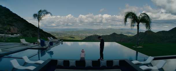 Lék: Zhýralí miliardáři si udělali z nevinné dívky svou krevní banku | Fandíme filmu