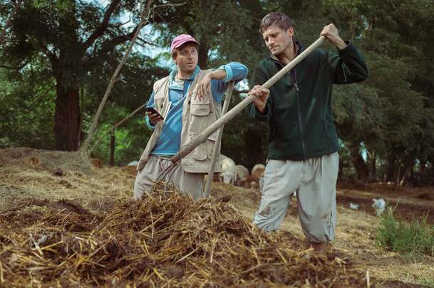 Ovce žerou první: Nová česká komedie si utahuje z motivačních koučů | Fandíme filmu