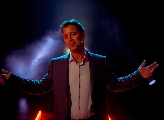 Ovce žerou první: Nová česká komedie si utahuje z motivačních koučů | Fandíme filmu