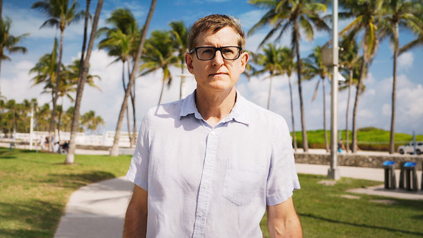 Louis Theroux: V nitru manosféry – Dokument Netflixu vás zve do internetové žumpy | Fandíme serialům