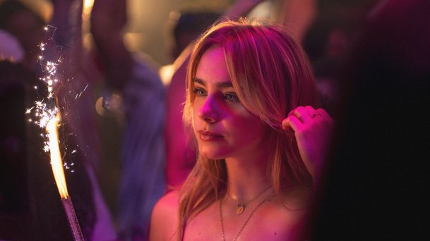 Té noci: Netflix zapletl trojici mladých žen do vraždy v Karibiku | Fandíme serialům