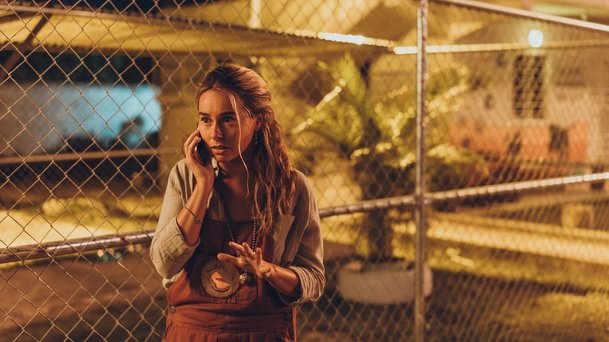 Té noci: Netflix zapletl trojici mladých žen do vraždy v Karibiku | Fandíme serialům