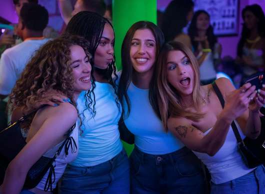 Spolubydlící: Netflix v nové komedii ukáže, jak se paří na vysoké | Fandíme filmu