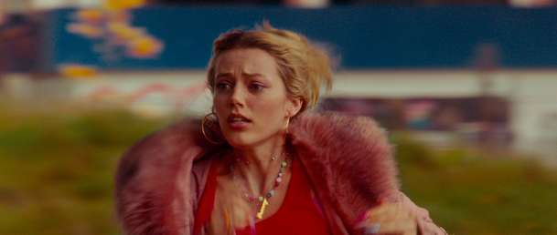 Stříbrná hvězda: Bývalá trestankyně a těhotná osmnáctka vykrádají banku | Fandíme filmu