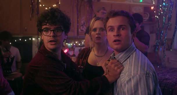 Pizza Movie: Gaten Matarazzo se brutálně zduní v nové bláznivé komedii | Fandíme filmu