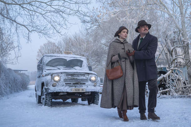 What Happens at Night: První oficiální fotka hvězd, které natáčejí v Česku | Fandíme filmu