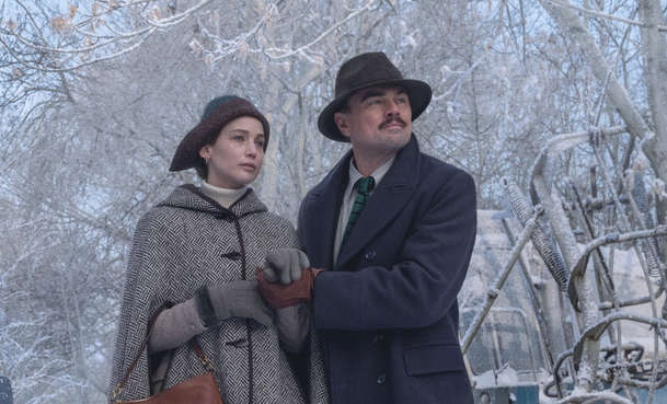 What Happens at Night: První oficiální fotka hvězd, které natáčejí v Česku | Fandíme filmu