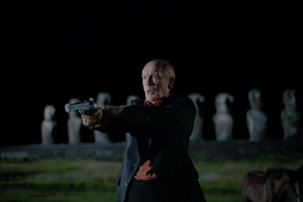 Divoký kůň devítka: Po střelbě v Československu míří agenti na Velikonoční ostrov | Fandíme filmu