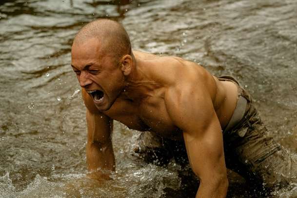 Apex: Charlize Theron bojuje o život, trailer srší energií | Fandíme filmu