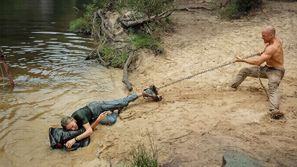 Apex: Charlize Theron bojuje o život, trailer srší energií | Fandíme filmu