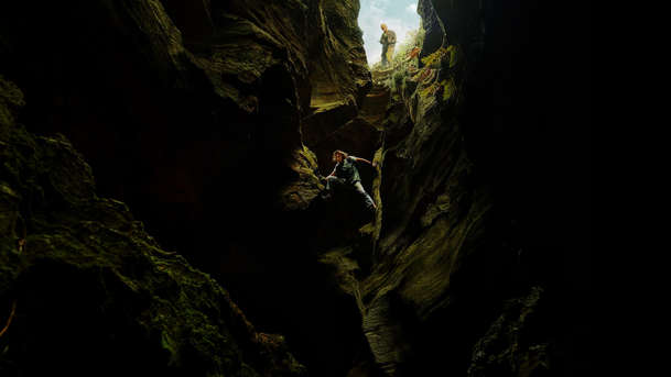 Apex: Charlize Theron bojuje o život, trailer srší energií | Fandíme filmu